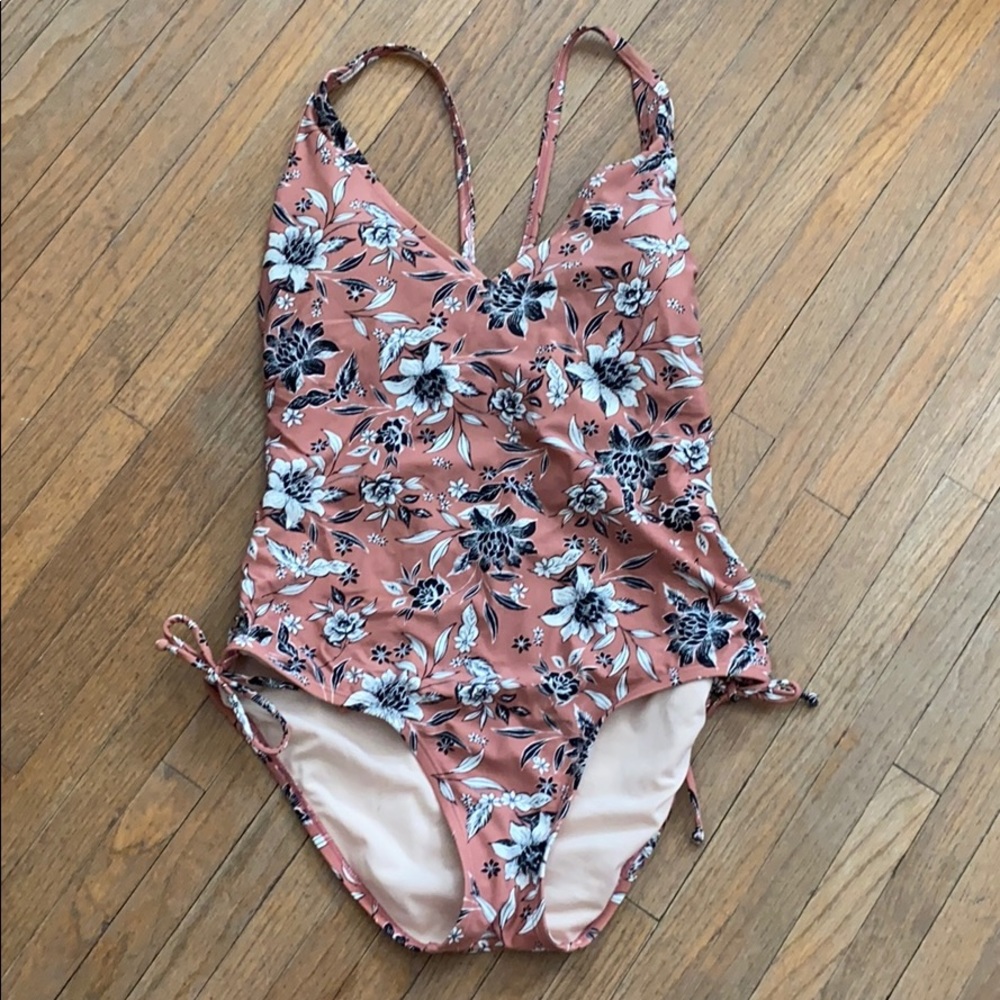 Kona Sol one piece floral swimsuit size L.